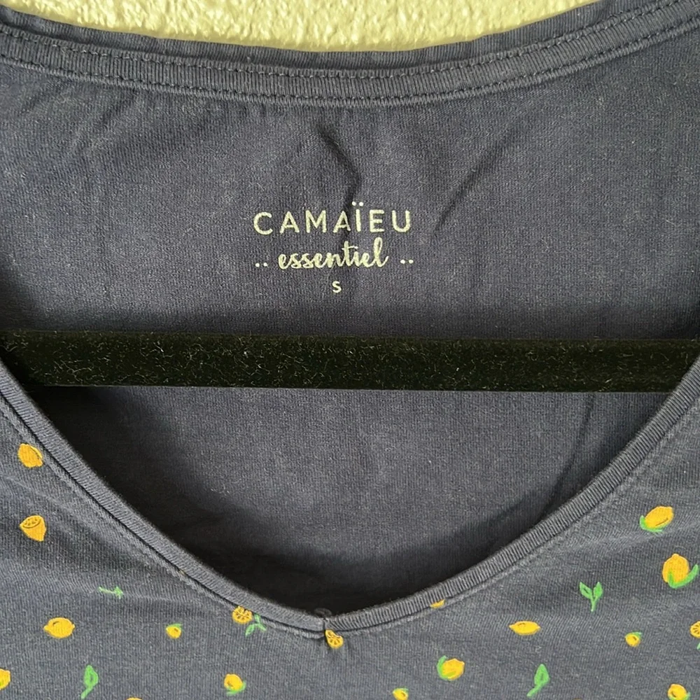 Navy Blue and Lemons Camaïeu Essentiel V-neck T-shirt Size Small - Picture 2 of 7